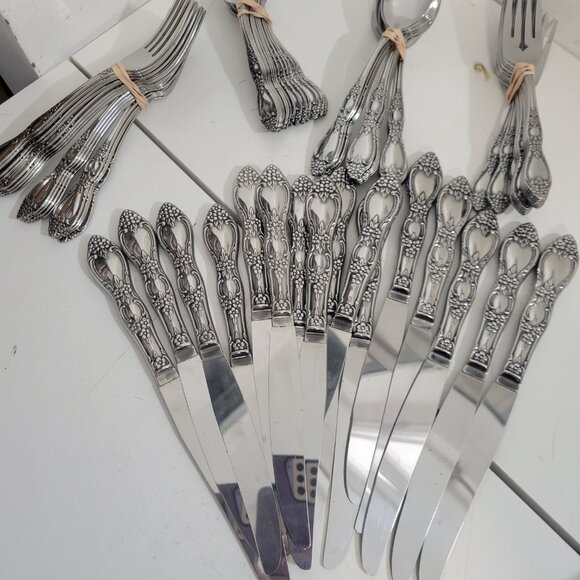 Vintage Roger's Oneida Stainless Steel 16 Piece Setting Flatware - Picture 2 of 5